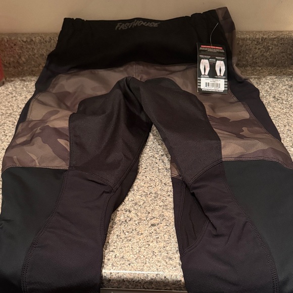 Fasthouse Fastline 2.0 Camo and Black Pants - Picture 4 of 5